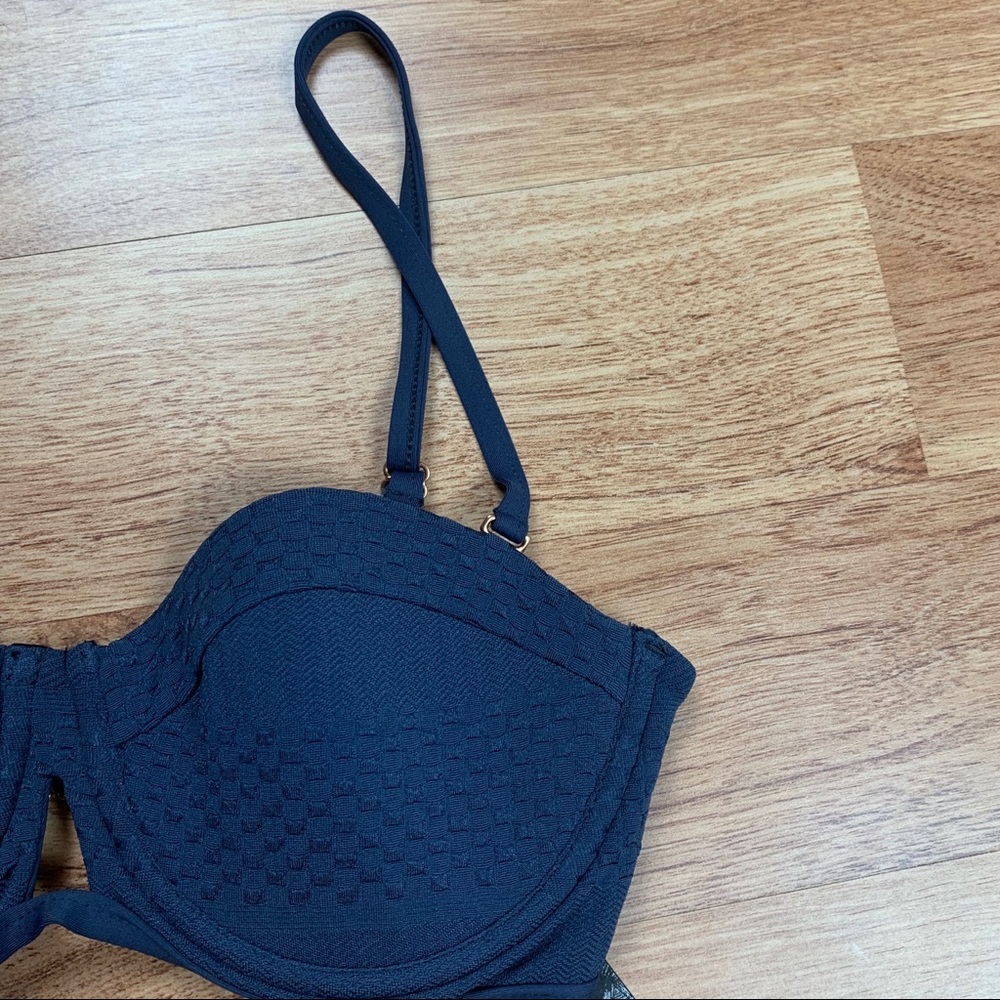 NWT TAVIK Swimwear Corsica Navy Textured Bikini Top - Picture 4 of 12